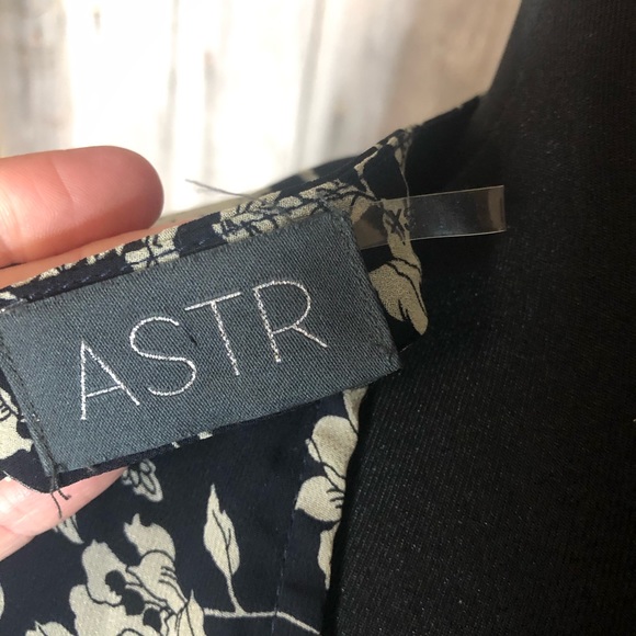 ASTR floral dress - Picture 6 of 6